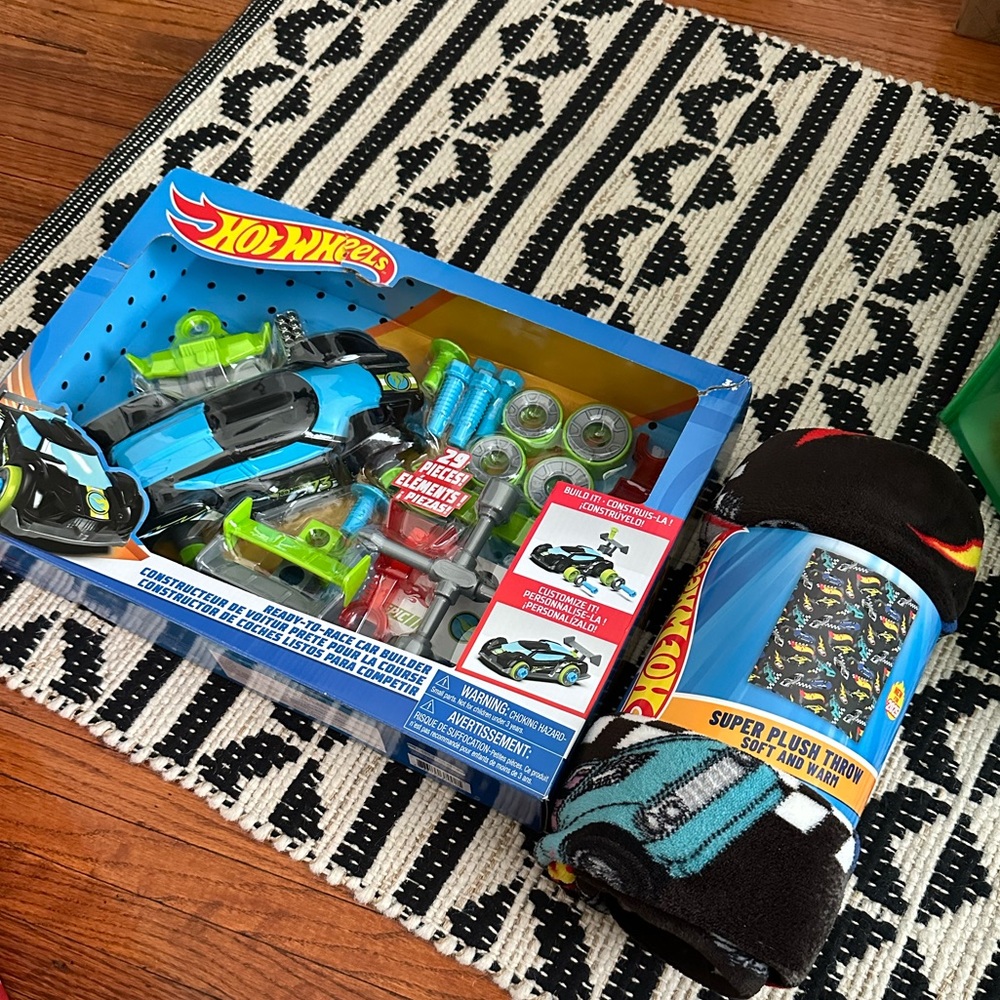 🏎️ Hot Wheels Activity & Blanket Bundle 🏎️